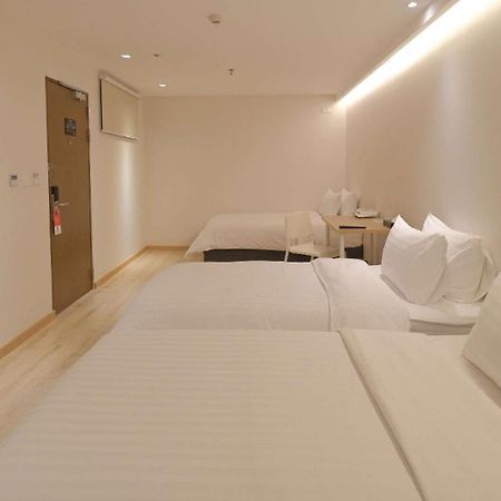 Simplestay Chatuchak, Surestay Collection By Best Western Bangkok Exterior photo